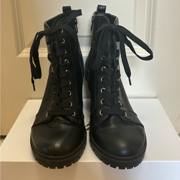 lace up boots - Picture 2 of 3